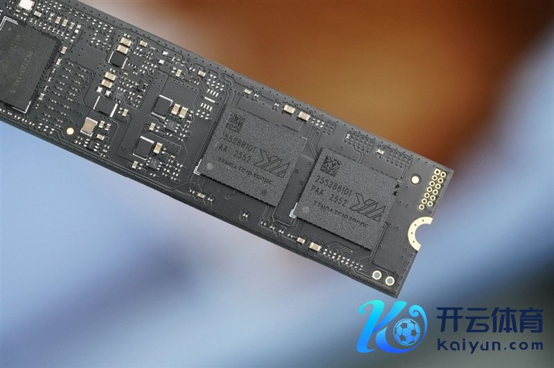 无缓PCIe5.0 SSD性能天花板！长江存储致态TiPlus9100 2TB评测：礼貌读取超12G/s，4K 失色旗舰